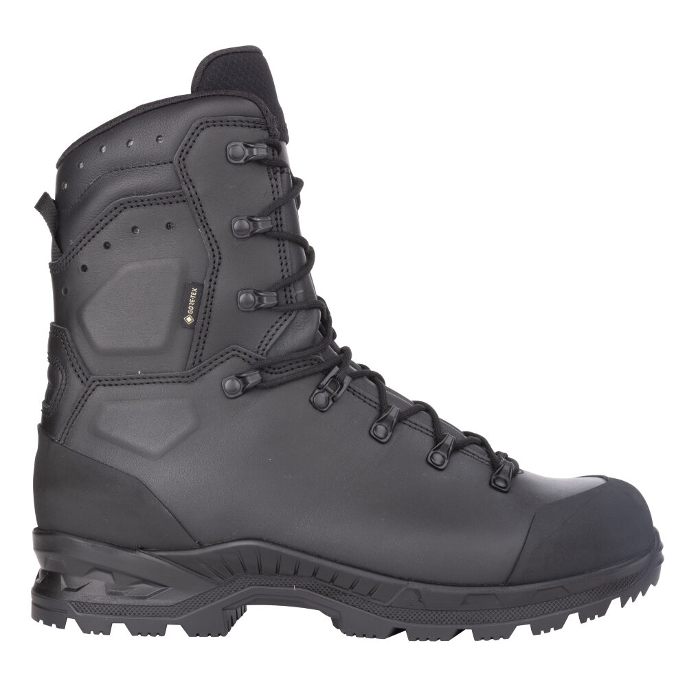 Lowa best sale lightweight boots